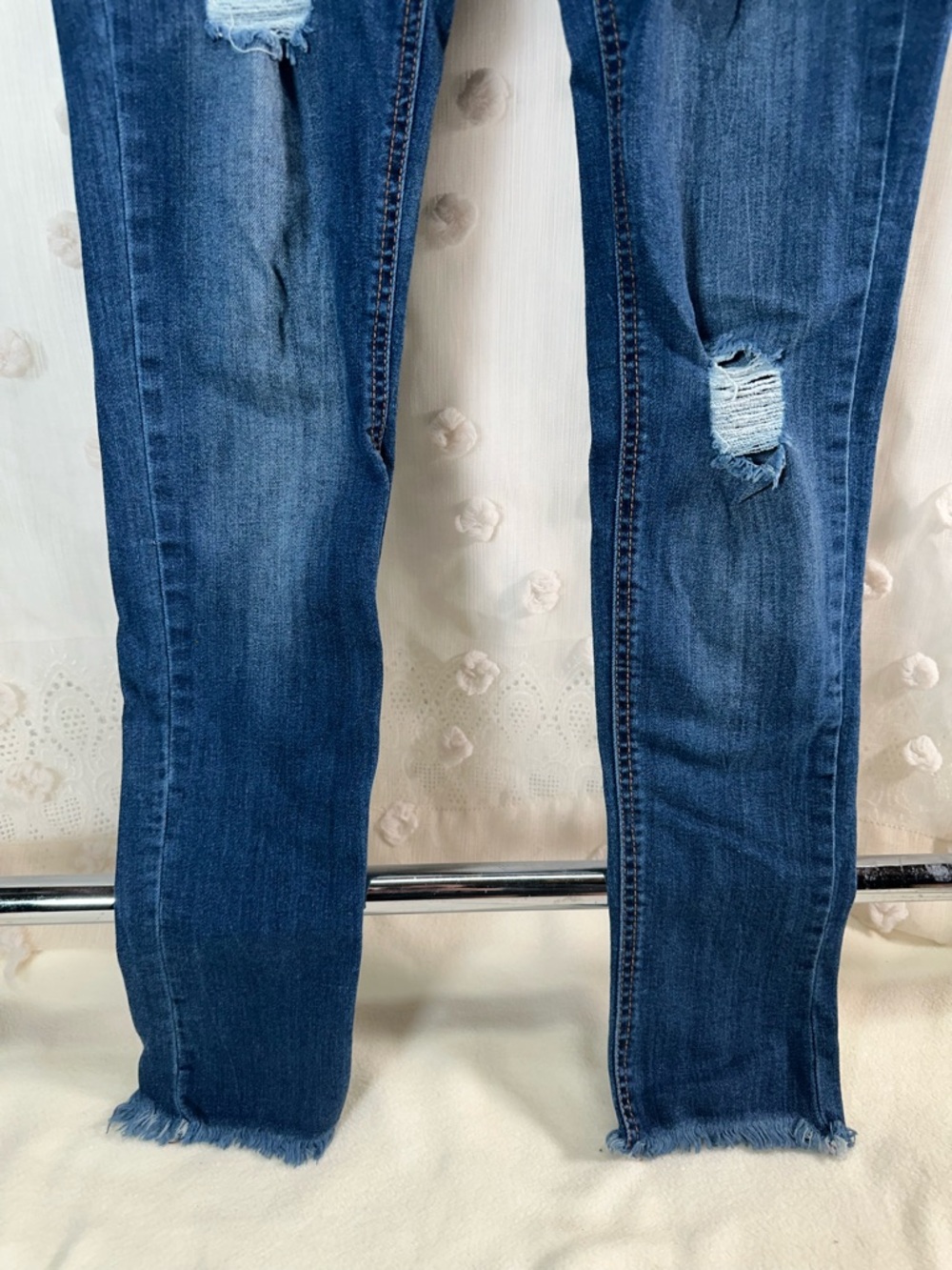Almost Famous Women’s Distressed Dark Blue Mid-Rise Skinny Jeans Size 9 - Picture 3 of 5